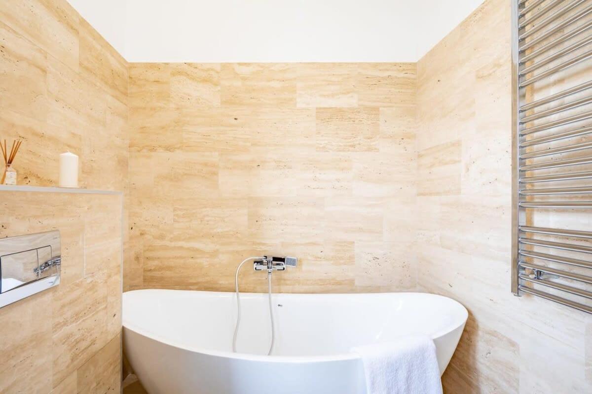 Apartamento Splendid Perfectly Located Flat With Sauna Budapest Exterior foto
