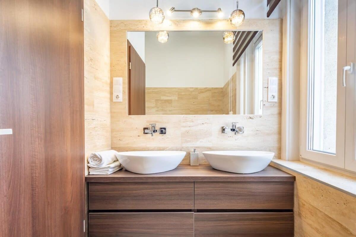 Apartamento Splendid Perfectly Located Flat With Sauna Budapest Exterior foto