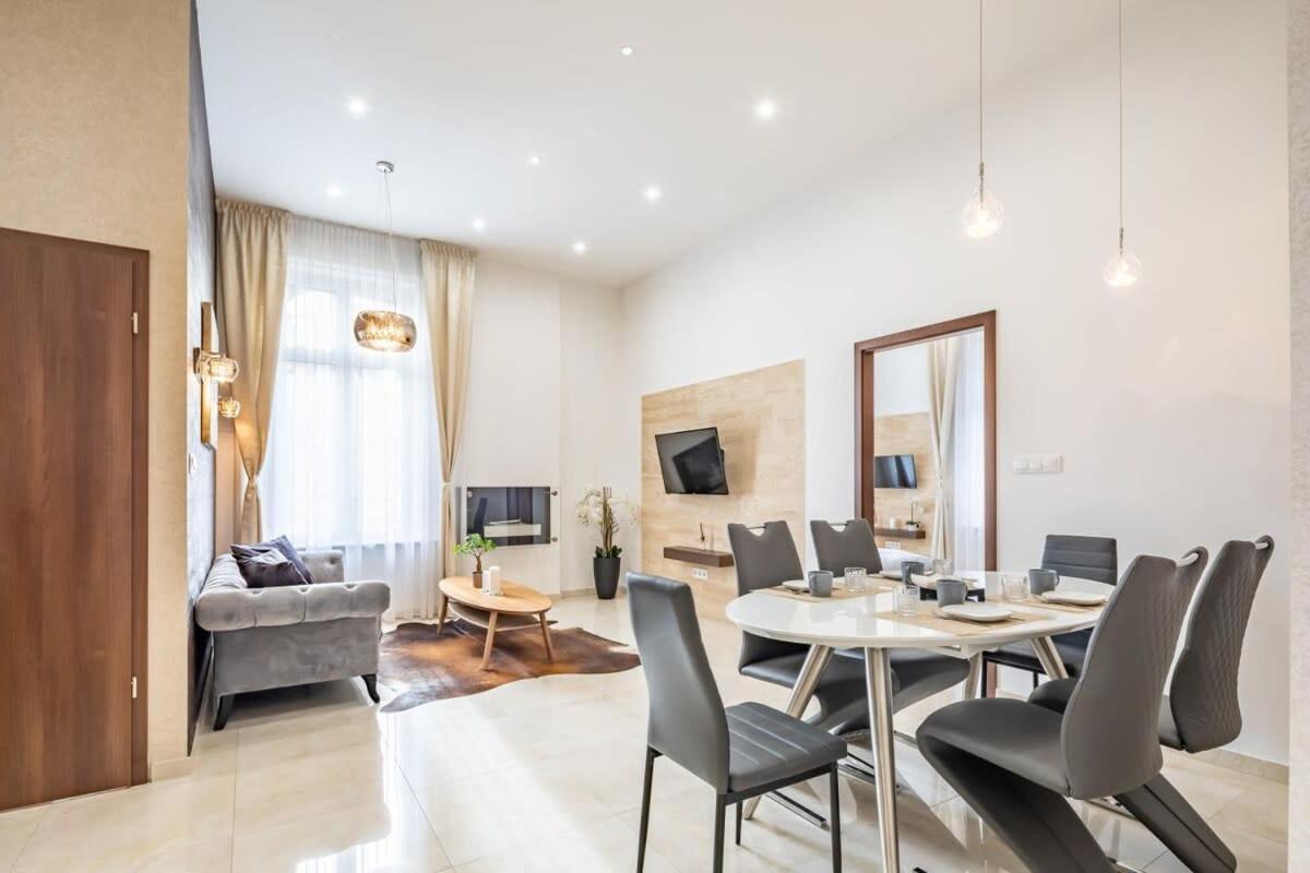 Apartamento Splendid Perfectly Located Flat With Sauna Budapest Exterior foto