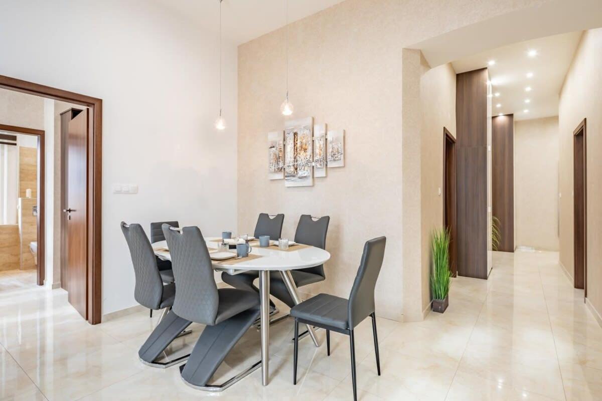 Apartamento Splendid Perfectly Located Flat With Sauna Budapest Exterior foto