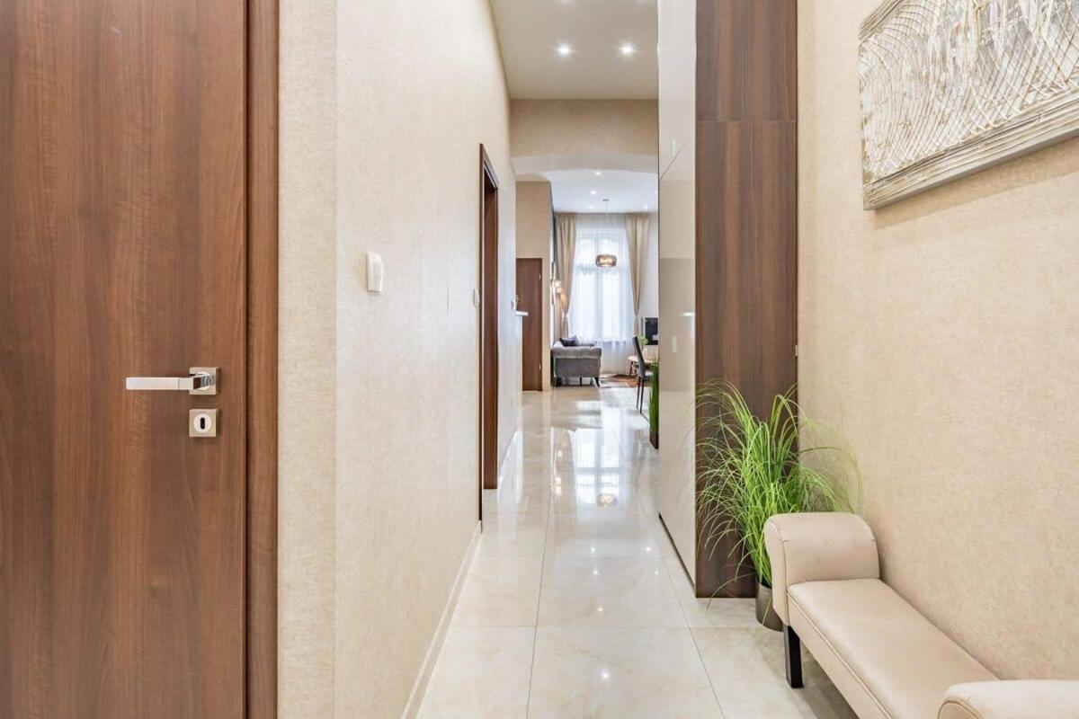 Apartamento Splendid Perfectly Located Flat With Sauna Budapest Exterior foto