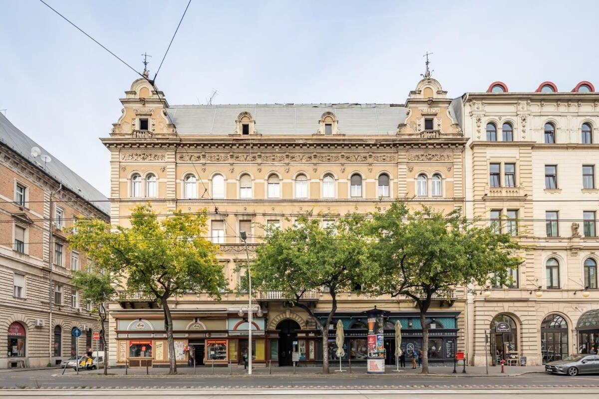 Apartamento Splendid Perfectly Located Flat With Sauna Budapest Exterior foto