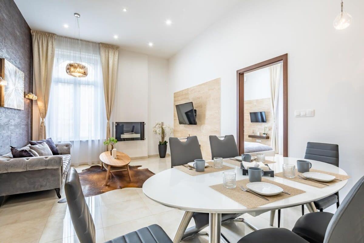 Apartamento Splendid Perfectly Located Flat With Sauna Budapest Exterior foto